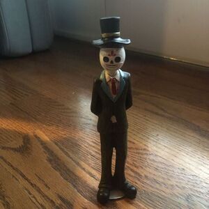 (1) Dis‎ De Los Muertos Decor Man In Suit Halloween 7 Inches
